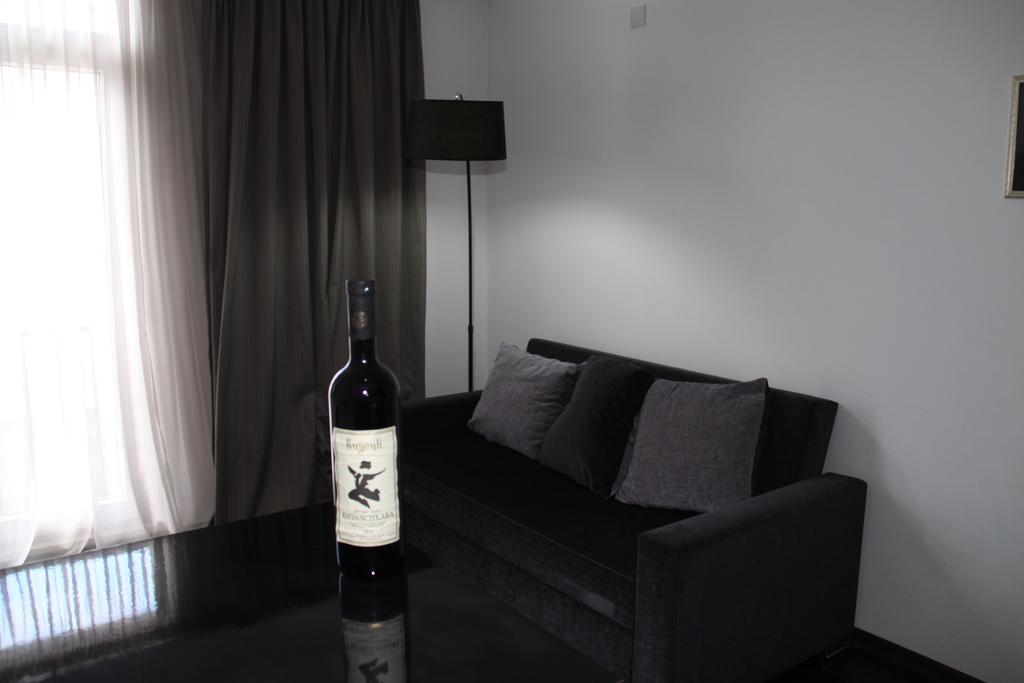 Black-White Rooms Батуми Екстериор снимка