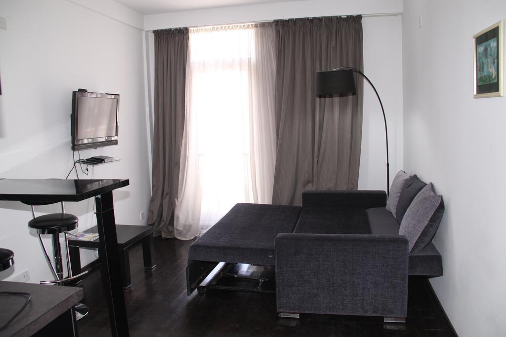 Black-White Rooms Батуми Екстериор снимка