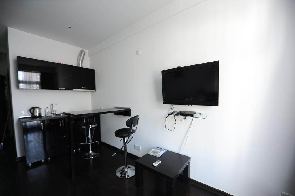 Black-White Rooms Батуми Екстериор снимка
