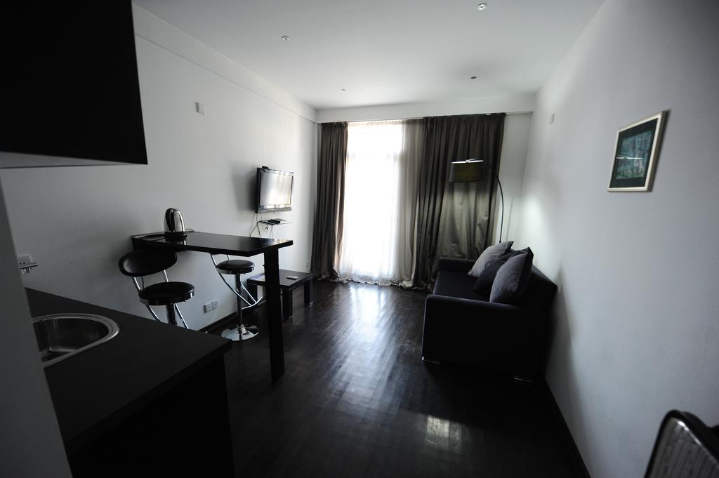 Black-White Rooms Батуми Екстериор снимка